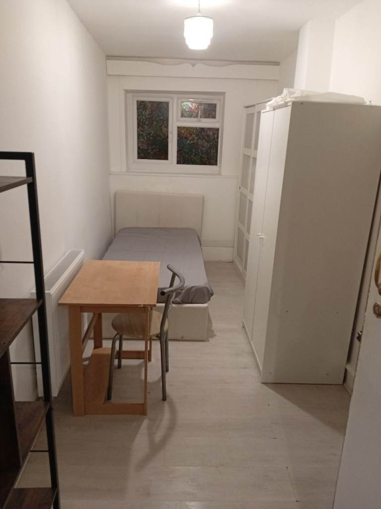 Room with own shower and toilet toilet  for rent ha3