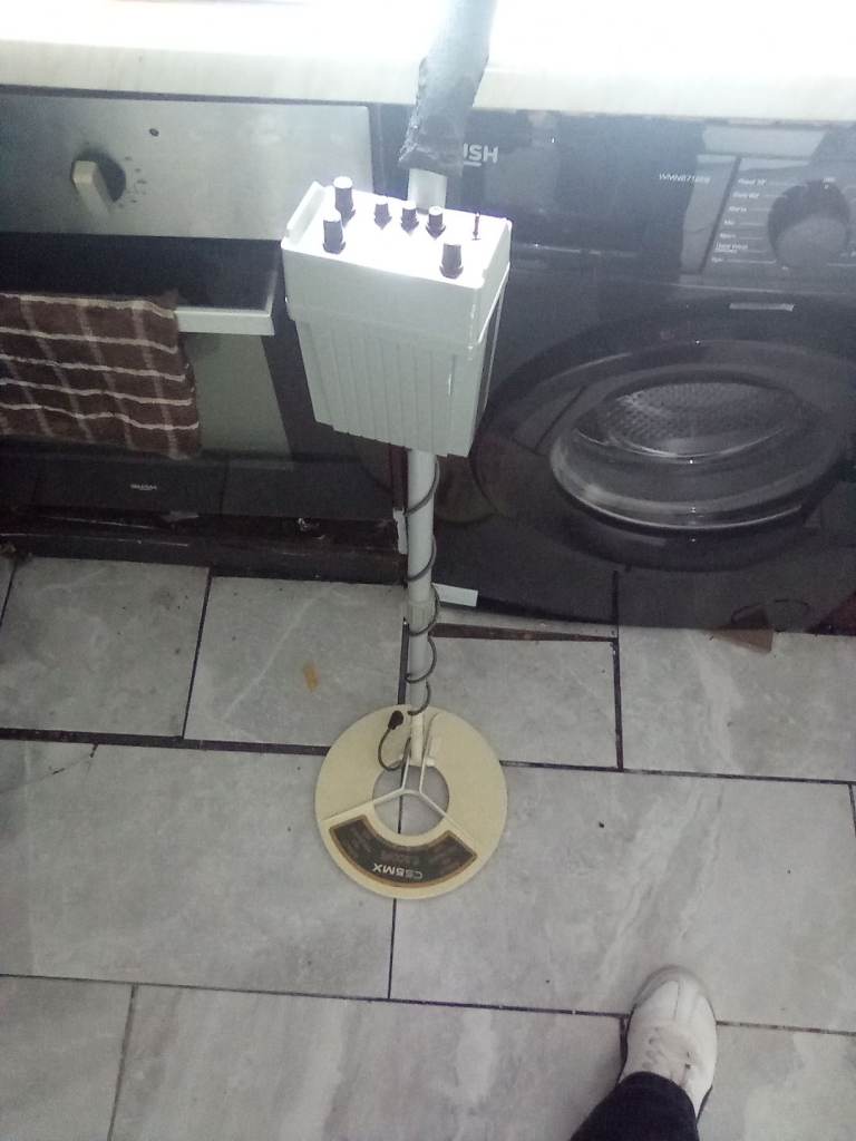 Metal detector 