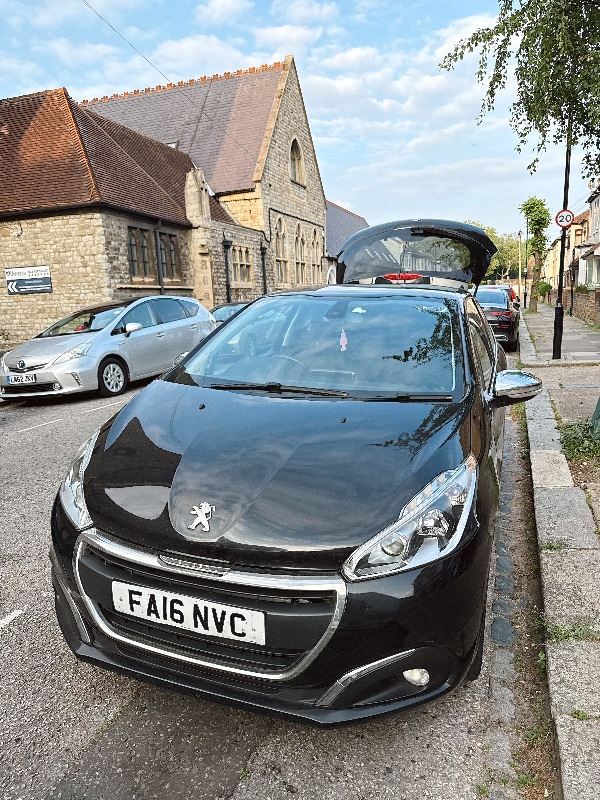 Peugeot, 208, Hatchback, 2016, Manual, 1199 (cc), 3 doors