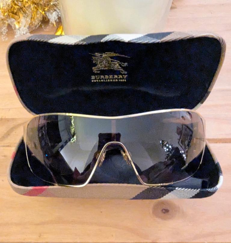 Burberry Sun Glasses 