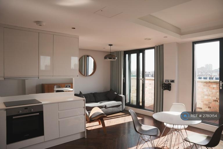 2 bedroom flat in Penrose Street Studios, London, SE17 (2 bed) (#2780154)