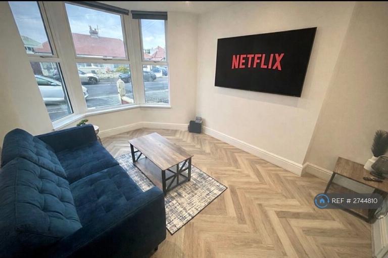 1 bedroom flat in Beach Road, Thornton-Cleveleys, FY5 (1 bed) (#2744810)