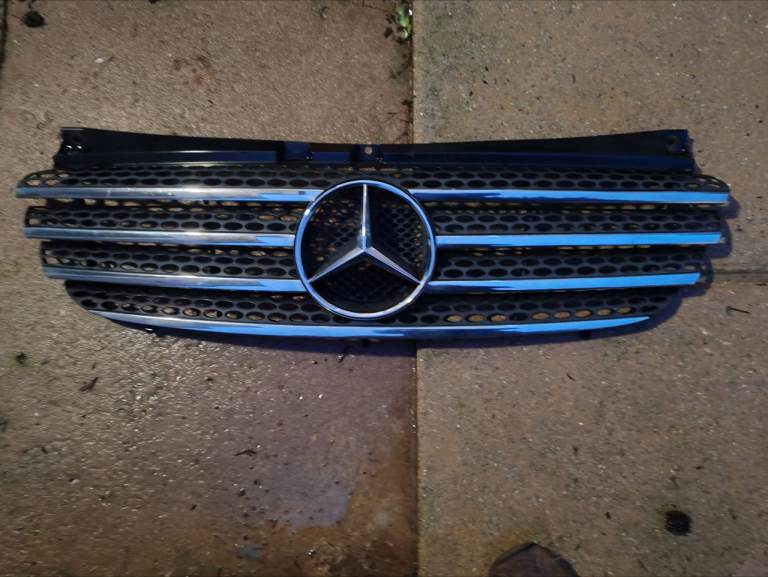 Mercedes Viano Front Grill 