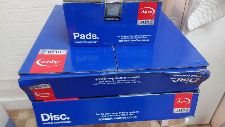 Front brake discs + pads VW Skoda Audi Seat