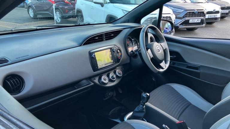 2017 Toyota Yaris 1.33 VVT-i Design 5dr Petrol Hatchback Hatchback Petrol Manual