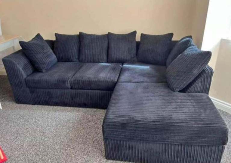 L shape corner sofa for £180