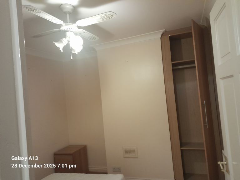 Very Clean, Tidy any Peaceful House to Share Near Edmonton Green Shopping Centre. 