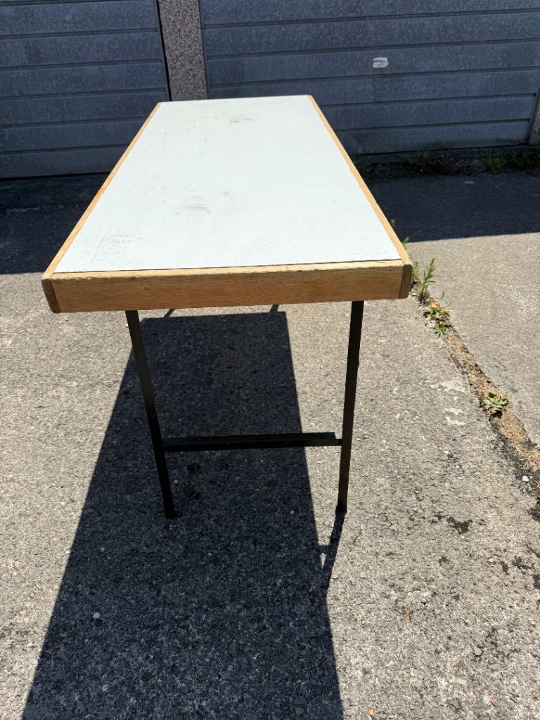 Car boot Sturdy Rectangular Table with Metal Legs – Fair Condition