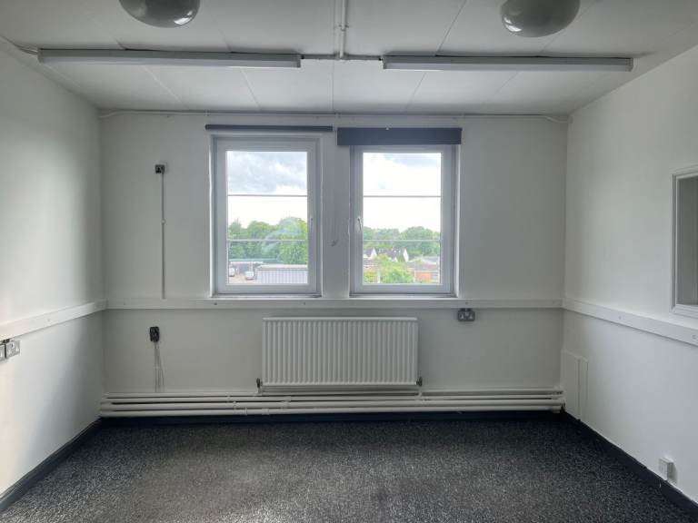 Storage, workshop, office or art studio to let