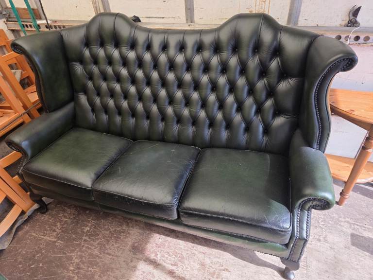 Leather Queen Anne Sofa Chesterfield Green FREE local delivery Hull