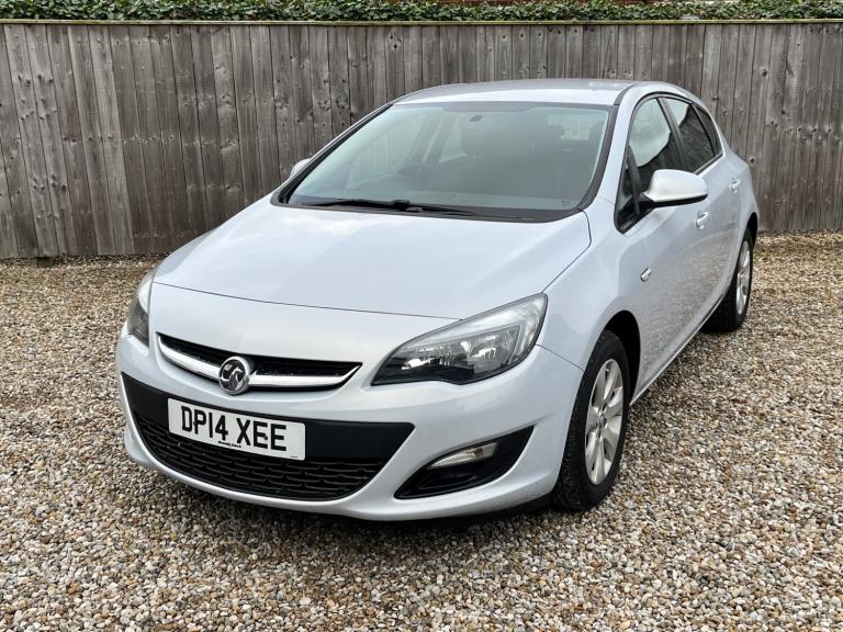 2014 Vauxhall Astra 1.6i 16V Design 5dr **LOW Miles** HATCHBACK Petrol Manual