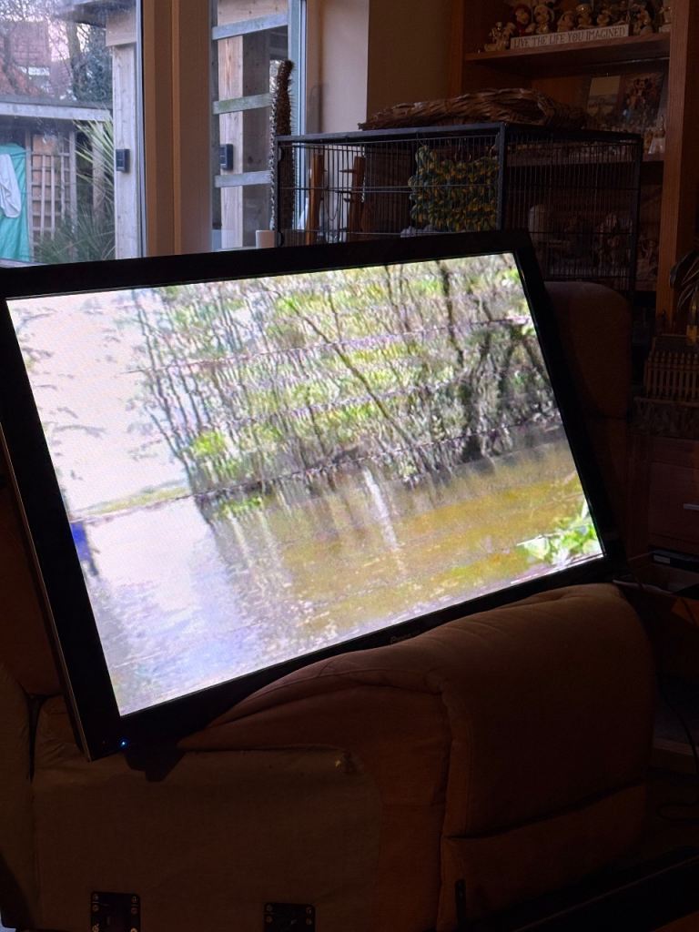 Pioneer plasma pdp-507xd tv with speaker and wall bracket 