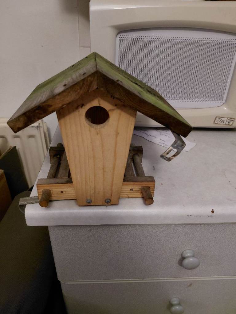 Wooden bird feeder, ideal for gardens
