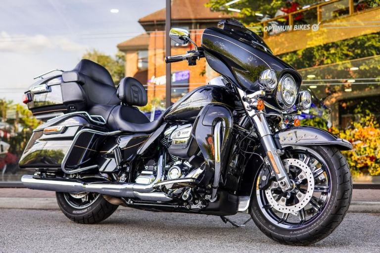 Harley-Davidson Touring ULTRA LIMITED FLHTKL ! LOW MILES ! STUNNING