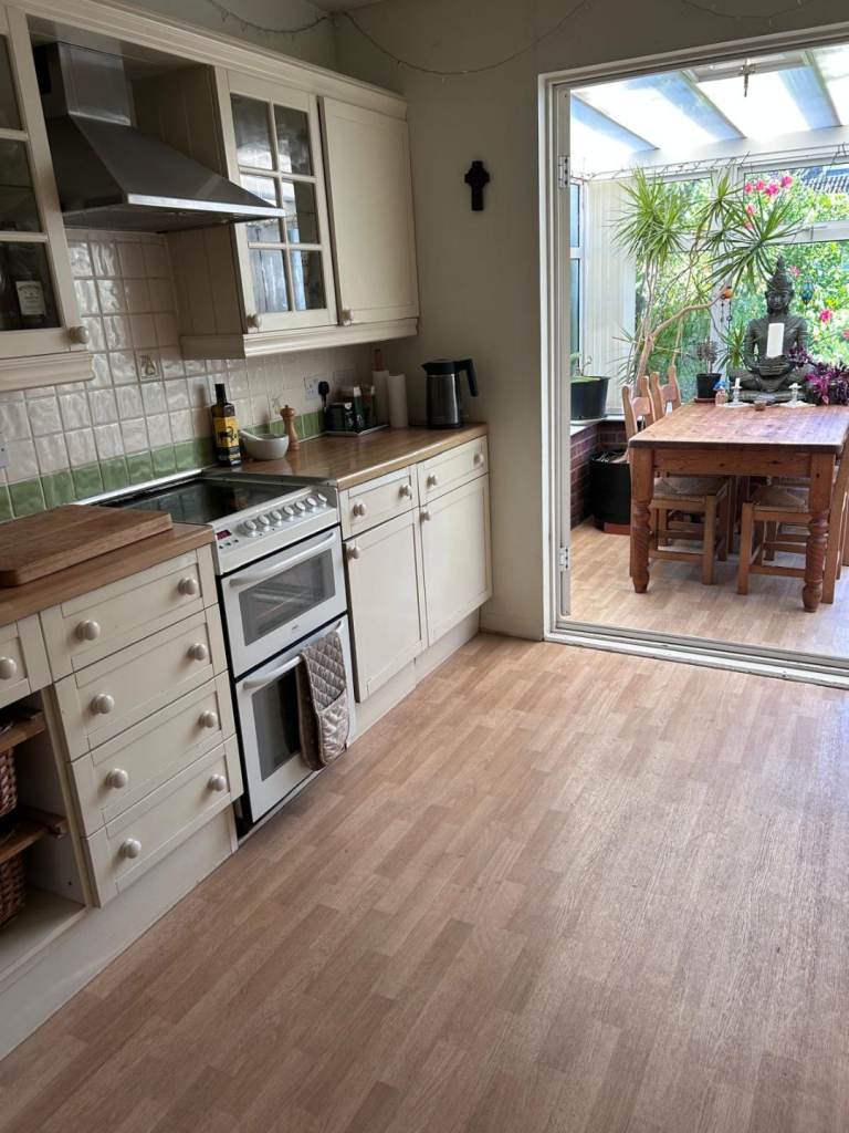 Double Room in Quite Village in Chew Valley