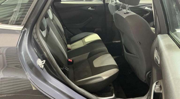 2011 Ford Focus 1.6 125 Zetec 5dr HATCHBACK PETROL Manual