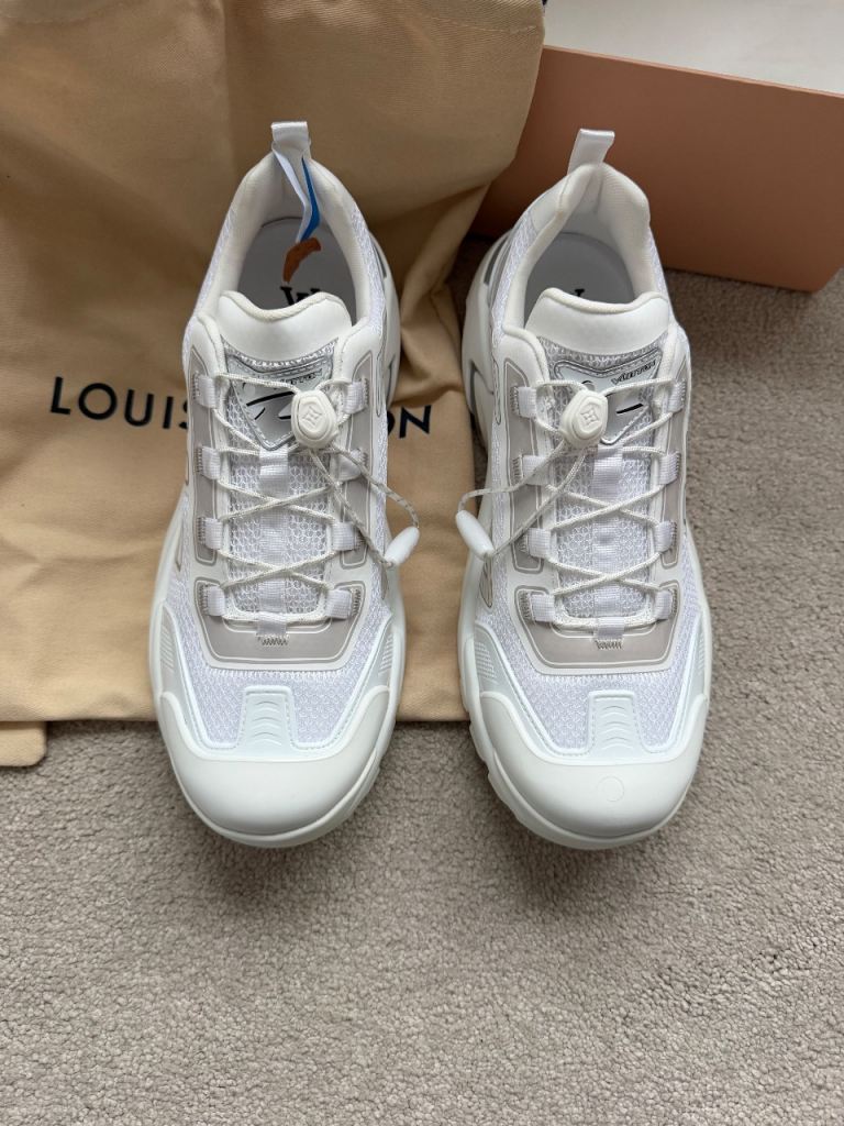 LV Men’s trainers white  UK9