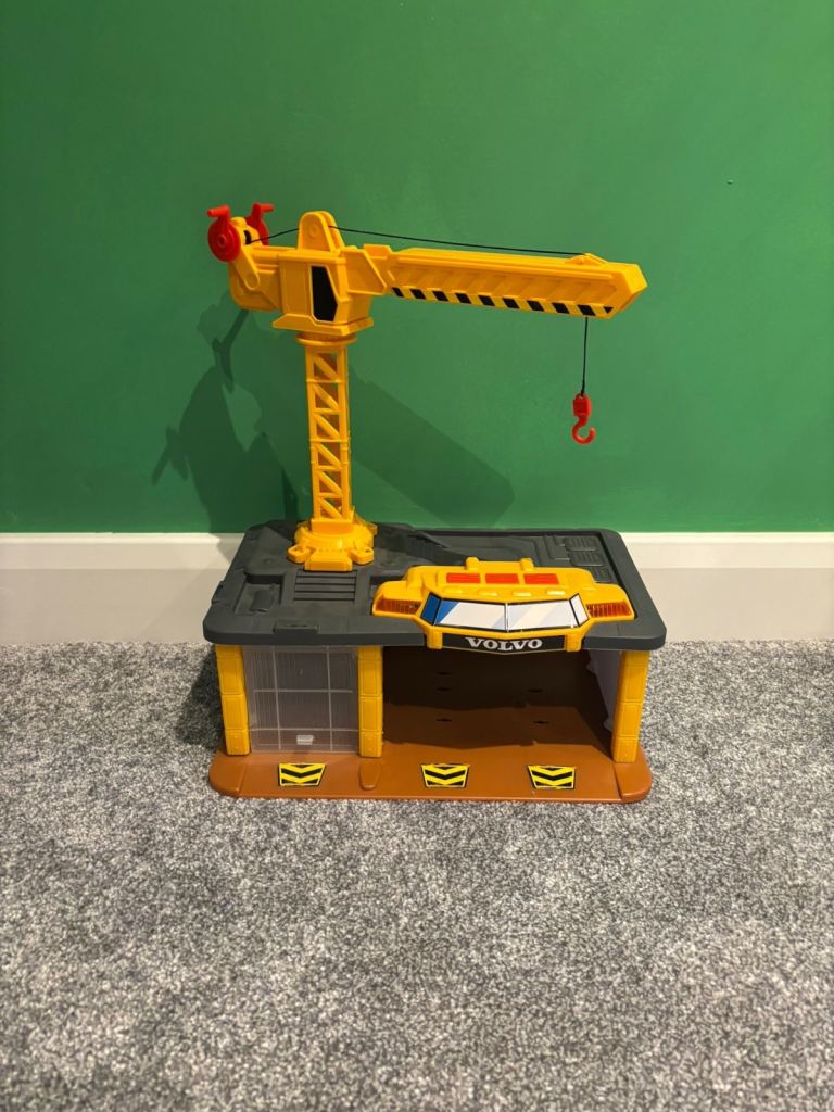 Toy crane