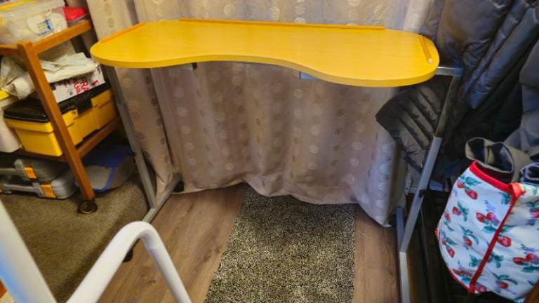 Large overbed table