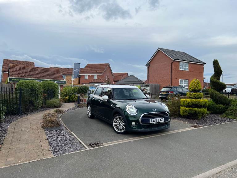 2017 MINI Cooper D HATCHBACK 1.5 Diesel 5dr Chili/Media Pack XL bmw 1 series 