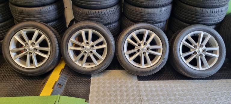 Toyota Genuine 16 alloy wheels + 4 x tyres 205 55 16