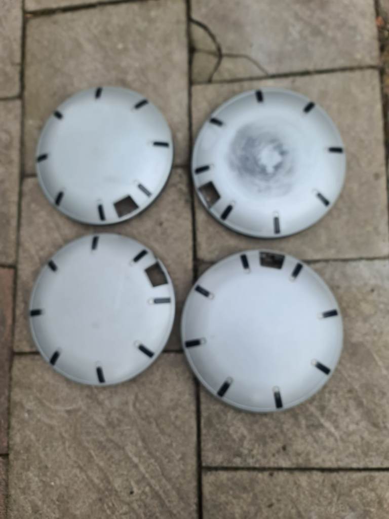 Citroen CX series 2 4 hubcaps; Ref Citroen: 95633747