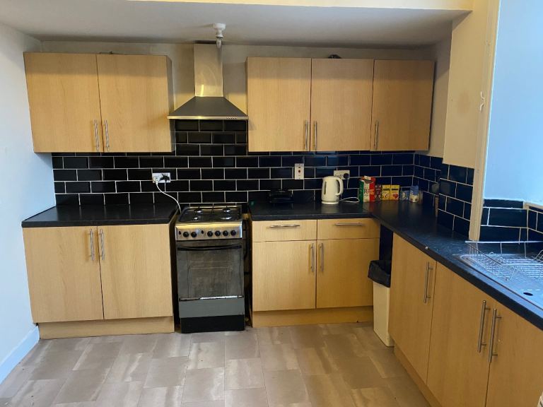 FIVE BEDROOM HMO FLAT IN CITY CENTRE