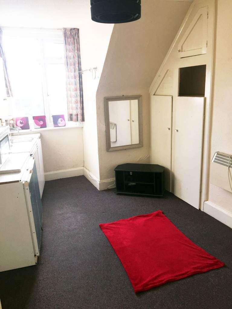 1 bed flat - Highfield - BILLS INC - Available end of January 2026