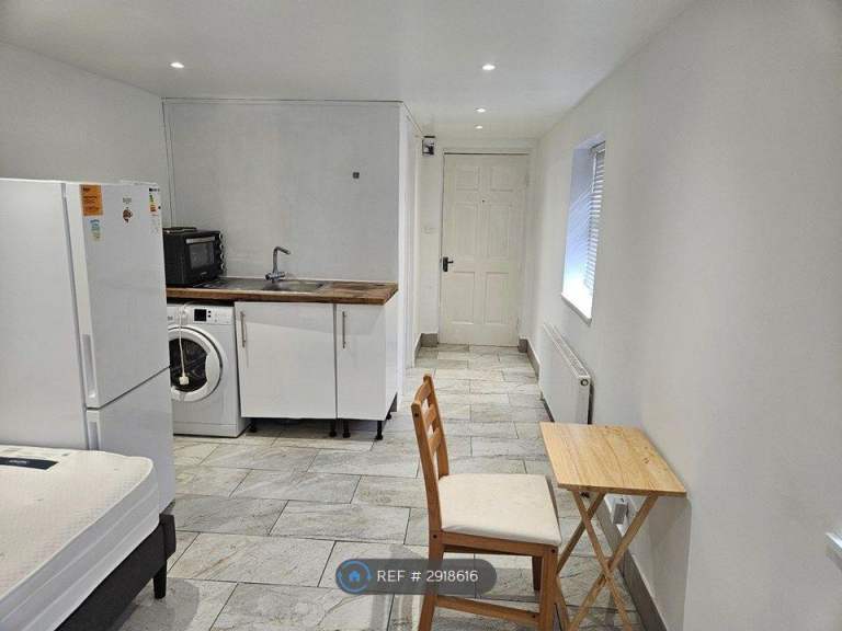 Self-Contained Garden Studio Annexe, Bills Included – Colindale NW9 – £1,200pcm