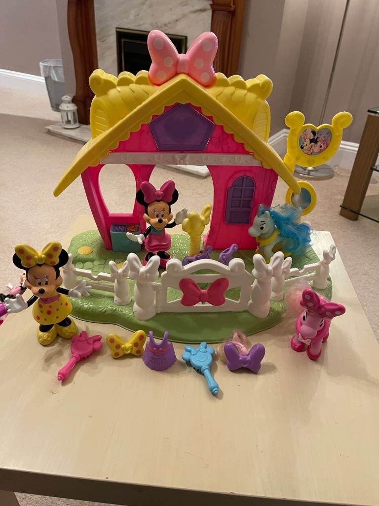 Minnie Mouse Jump 'n' Style Pony Stable plus Playtime Pony Set