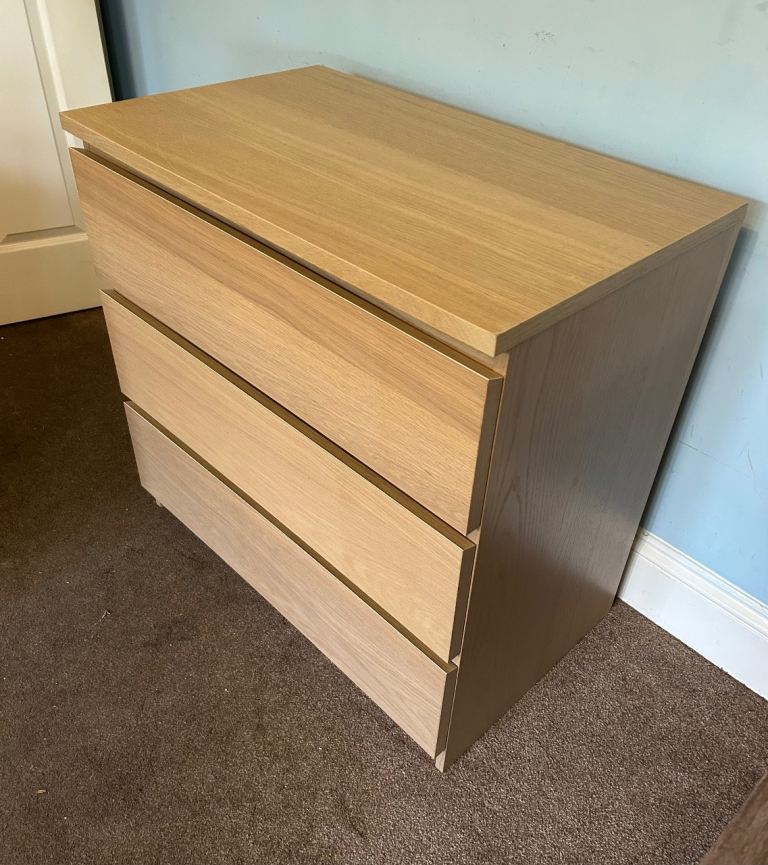 1 Light Oak Effect Chest of Drawers 3 Drawers H30.5in/77cm W31.5in/80cm D19in/48cm   J362