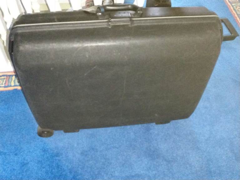 2 x Samsonite suitcases hard shell