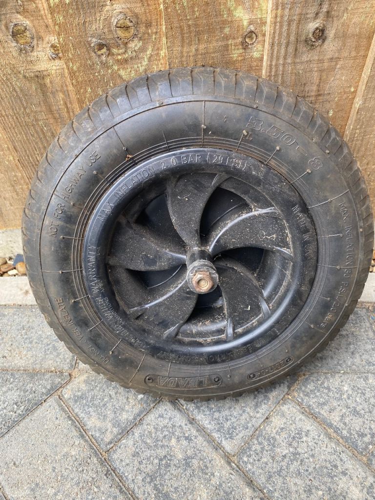 Wheel barrow wheel and tyre