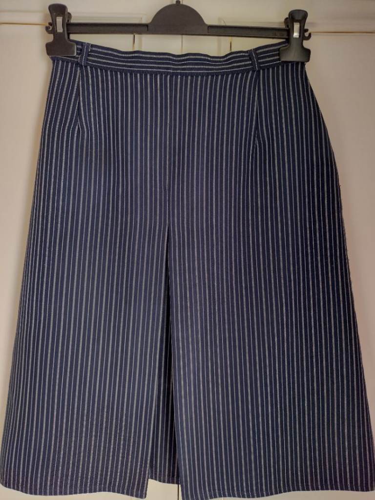 As New! Size 10 Vintage 1980's Navy Pinstripe Shirt with inverted front pleat. See photos/details