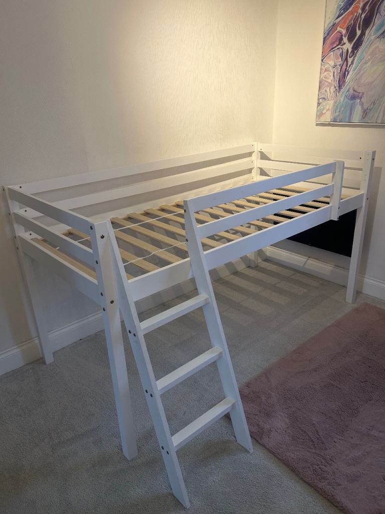 Single kids bed 