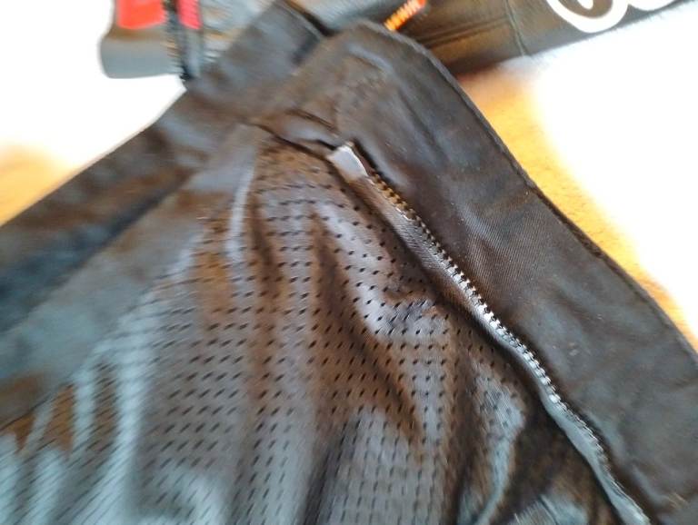 Berik Ls2-8323 2pc Leather Mens Motorcycle Suit Size Medium 32" Waist 42" Chest