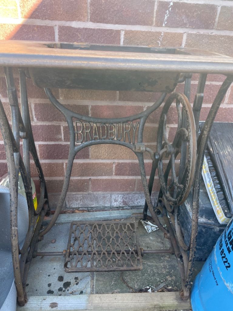 Singer sewing machine frame cast iron (Bradbury