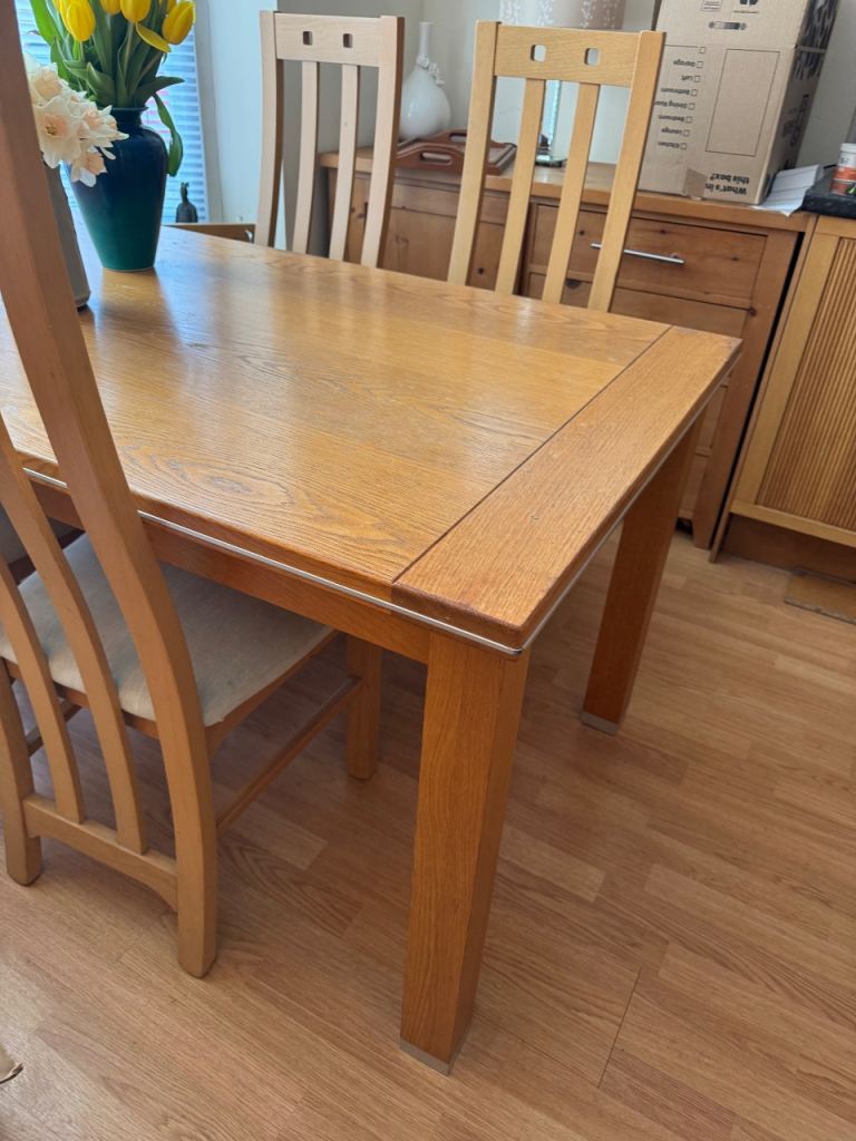 Oak extending dining room table and 6 chairs