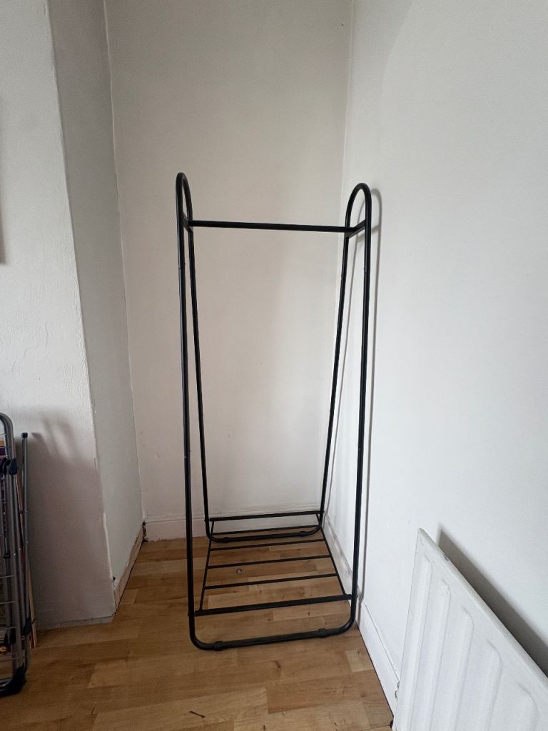 Black Metal Clothes Rail with Shoe Rack – Good Condition