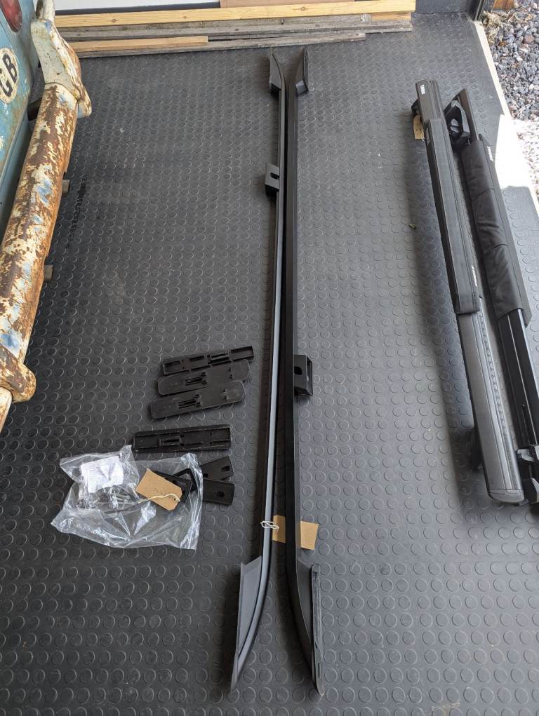 Thule wing rail set & lateral roof bars (previously fitted to VW T6 SWB)