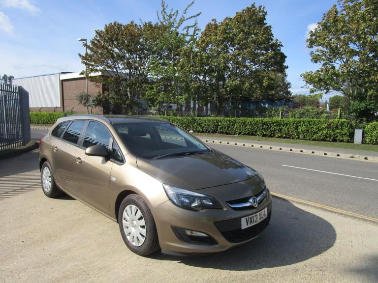 2013 Vauxhall Astra EXCLUSIV CDTI ECOFLEX S/S 5-Door (20 Pound Road Tax)