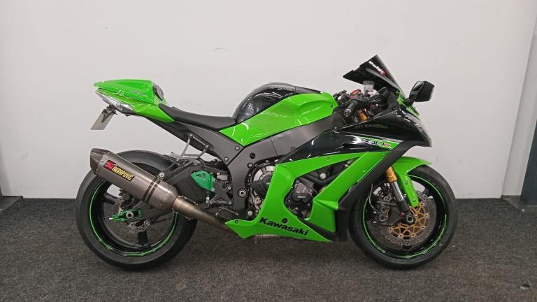 KAWASAKI ZX10R ** 12 MONTH MOT - OHLINS DAMPER - AKRAPOVIC EXHAUST ** 