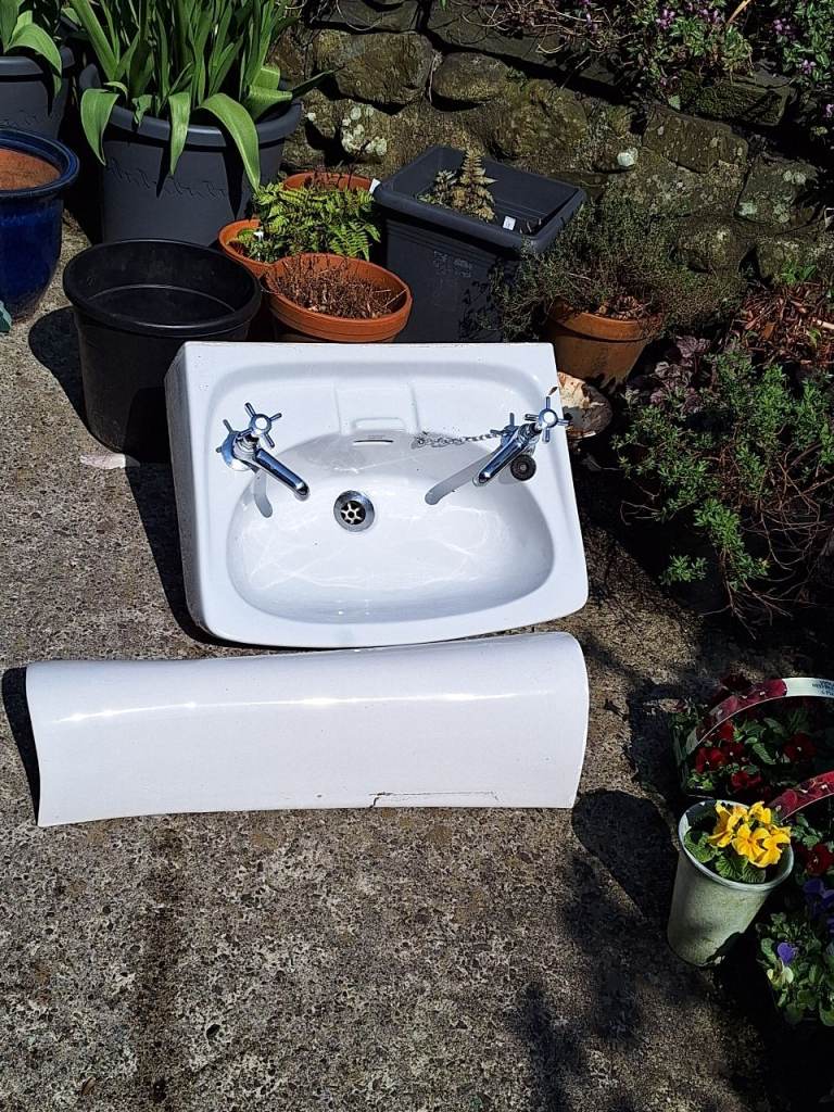 Bathroom sink and pedestal