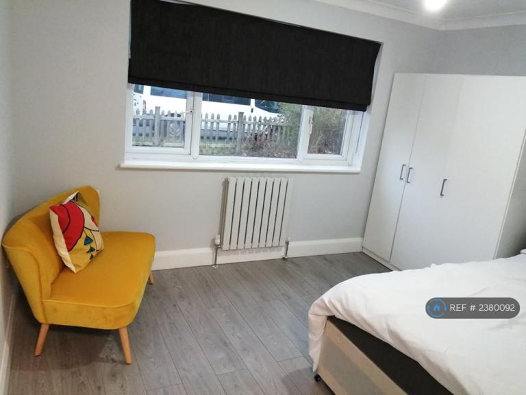 1 bedroom in Park Road, Smallfield, Horley, RH6 (#2380092)