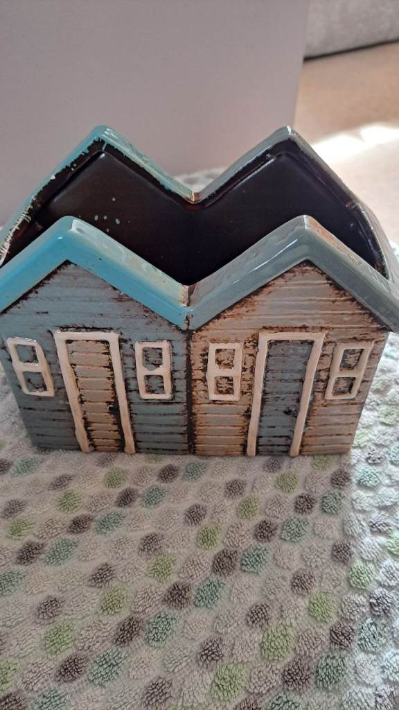 Double beach hut ceramic planter