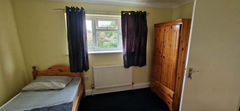 Single Room to Rent in a Family house