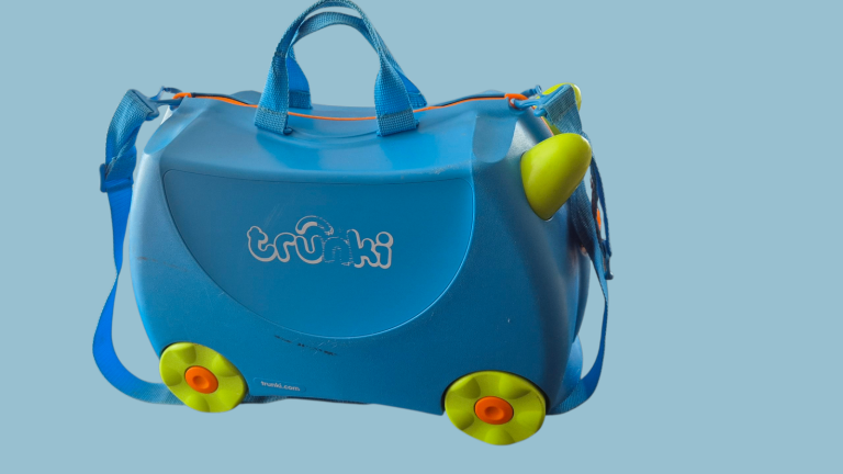 Blue trunki pull along ride on case, comes with long strap, key, inside straps pouch