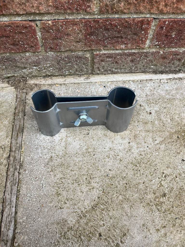 Metal clamp for use on jockey wheel shaft 