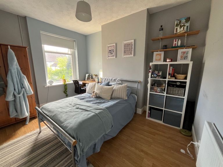 Bedroom to rent within uni house