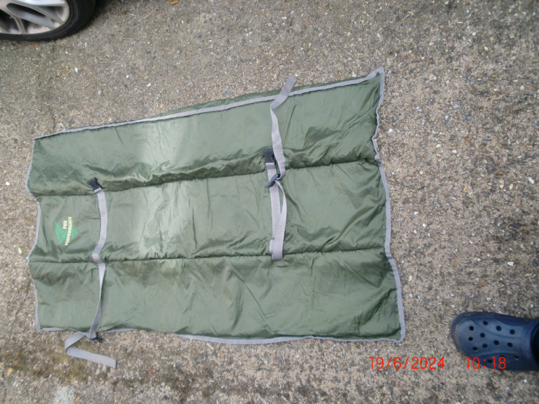 REDUCED –  PRO PERFORMANCE UNHOOKING MAT, WITH PADDED BASE AND  BUCKLED STRAPS. 